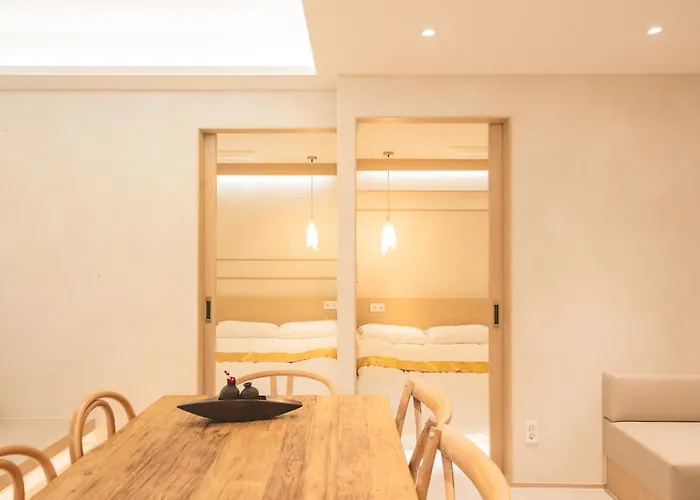 Hébergement de vacances 희재,서면역 도보 2분,침대10개,22명 단체숙소,자쿠지,3박이상 픽업, 5박이상 픽드랍서비스 *