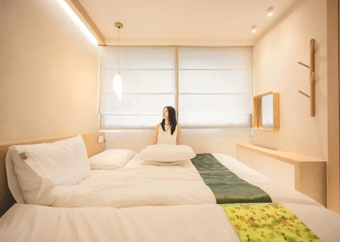 희재,서면역 도보 2분,침대10개,22명 단체숙소,자쿠지,3박이상 픽업, 5박이상 픽드랍서비스 *
