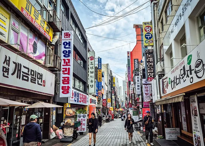 희재,서면역 도보 2분,침대10개,22명 단체숙소,자쿠지,3박이상 픽업, 5박이상 픽드랍서비스 * Busan