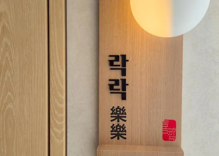 희재,서면역 도보 2분,침대10개,22명 단체숙소,자쿠지,3박이상 픽업, 5박이상 픽드랍서비스 * Busan
